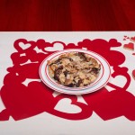crumble con radicchio taleggio e noci sulla tavola di san valentino